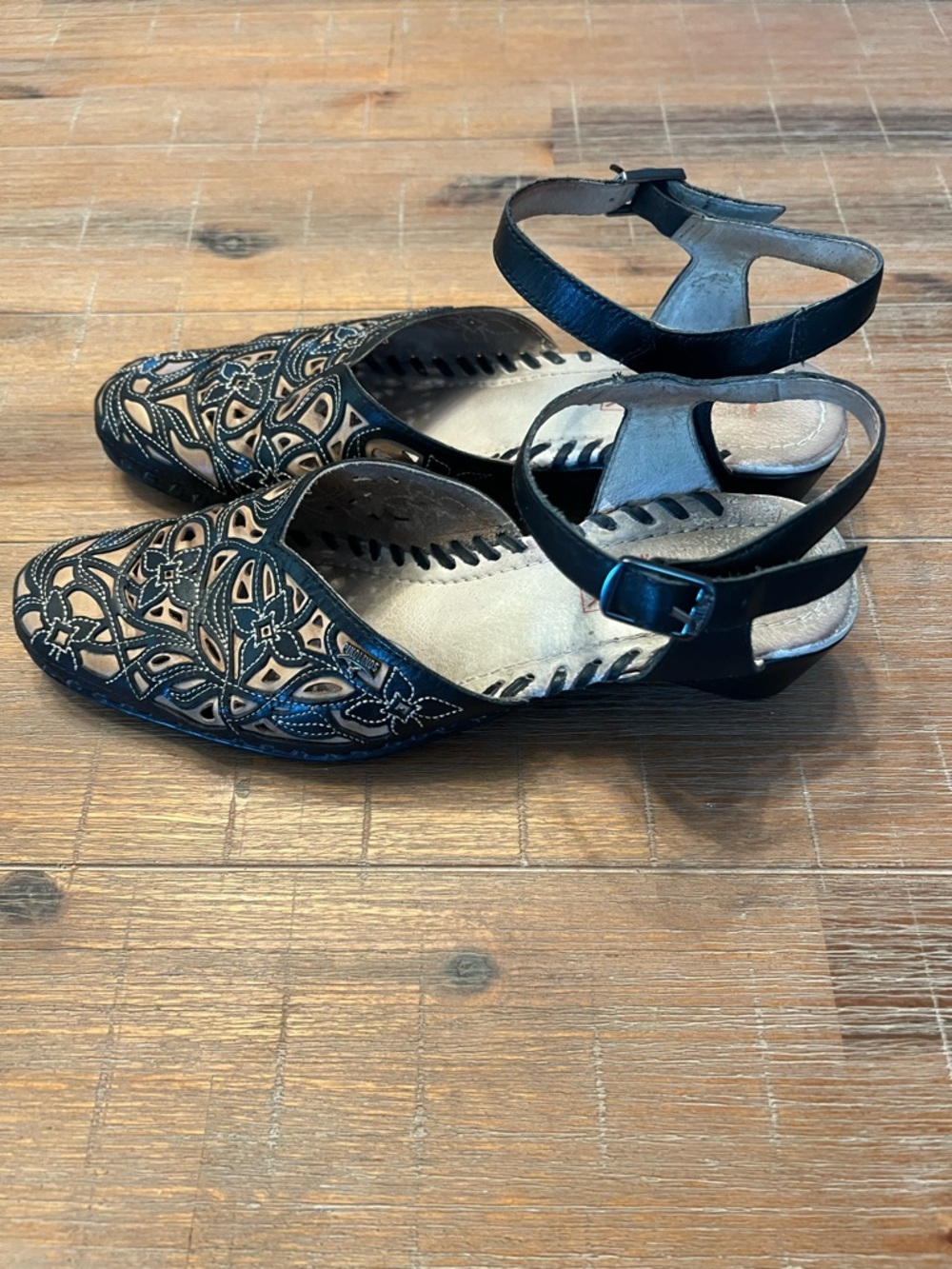 Pikolinos women’s shoes. Absolutely gorgeous leather design! Size 40 or US size - Picture 3 of 4